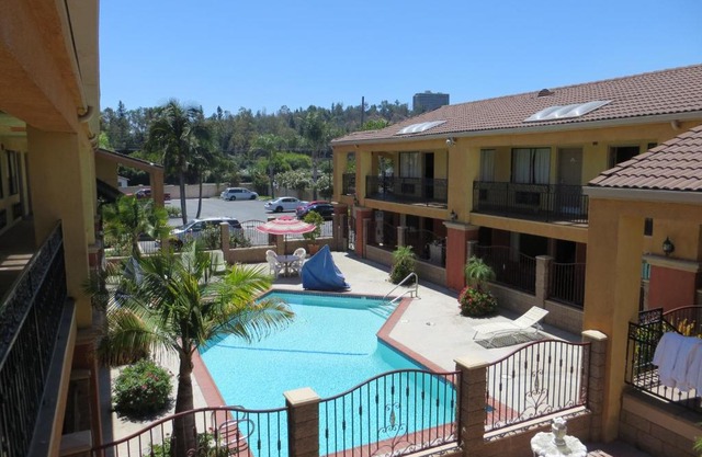 Azusa Inn