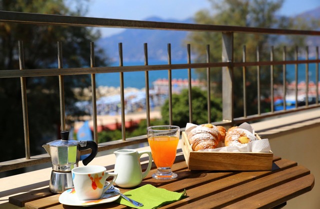 B & b Il Soffione: Three rooms with sea view