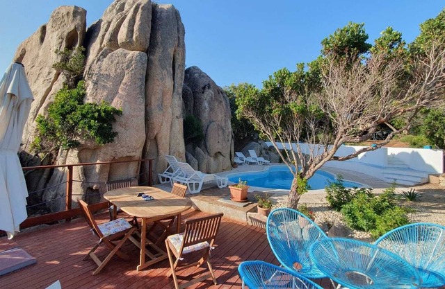 B&B RENA MAJORE - CALA SPINOSA - swimming pool, air conditioning, WIFI, TV
