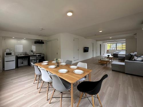 b hotel Kaniwasou 201 2BR Apt, Near Itsukushima Shrine, For 12 Ppl