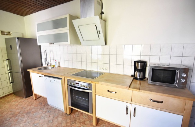 B03 Central Apartment Bergisch Gladbach, 65qm, 2 Schlafzimmer, 1 Wohnzimmer, Max. 5 Personen