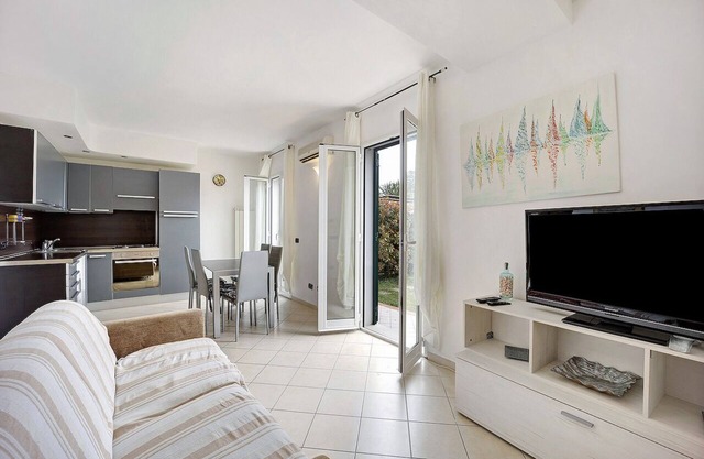 B179 - Apartment with garden and private parking space