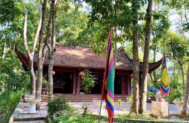 Ba Be Lakeside Bungalow