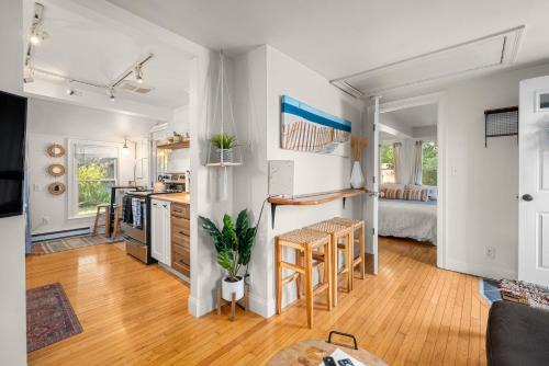 Babes Bungalow by Leavetown Vacations