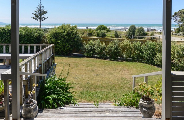 Bach 112 - Waimarama Holiday Home