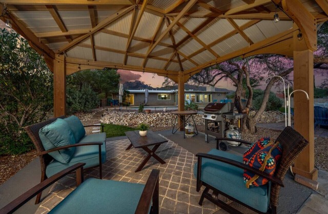 Backyard Oasis/Big 360º Views/3 BR 2 BA