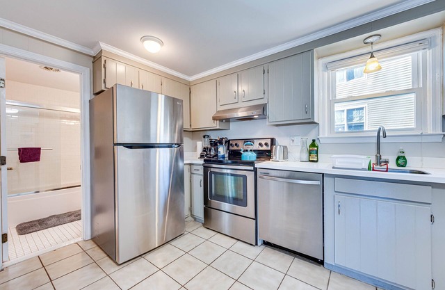 Badger’s Island Condo Near Restaurants + Marina!