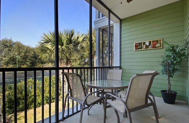 Bahama Bay- Two bedrooms condo fully equipped