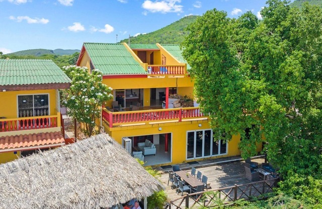 Bahia Apartments & Diving - 3 Bedroom Villa - Ocean View