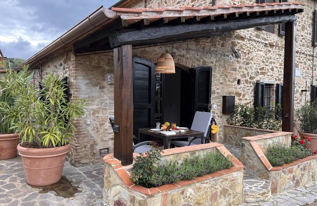 "Bahita" neat apartment in a country house, garden, sea view, 6 km to the sea