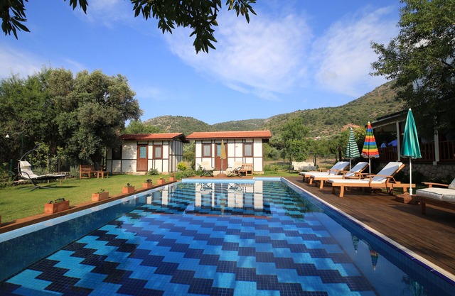 Bal Badem Bungalov