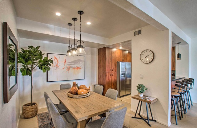 Balconies & Resort Amenities: Scottsdale Condo