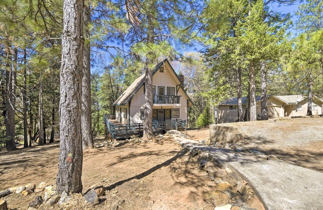 Balcony & Forest Views: Cabin in Pioneer!