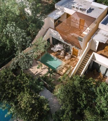 Bali 4BR Villa w Pool, Rooftop Jacuzzi and BBQ