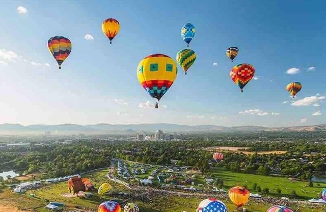 Balloon Festival Terrace, M$ Views 4TVs, Sleeps 10