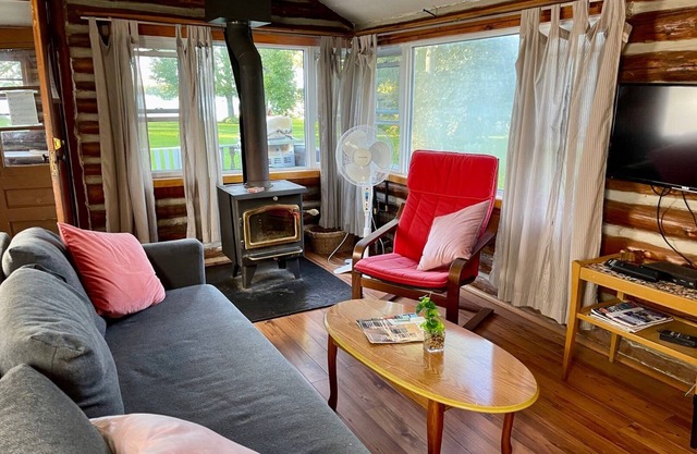 Balsam Lake Villa Cottages: 2-Bedroom Cottage #6