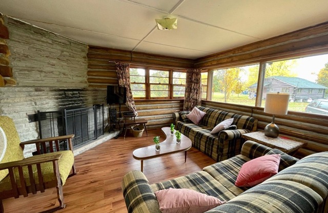 Balsam Lake Villa Cottages: 2-Bedroom Cottage #11