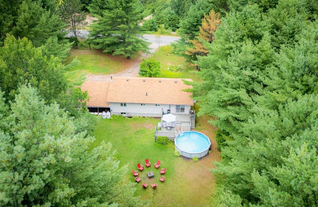 Bancroft Memories | 5BR Retreat + Pool & 2 Kitchens