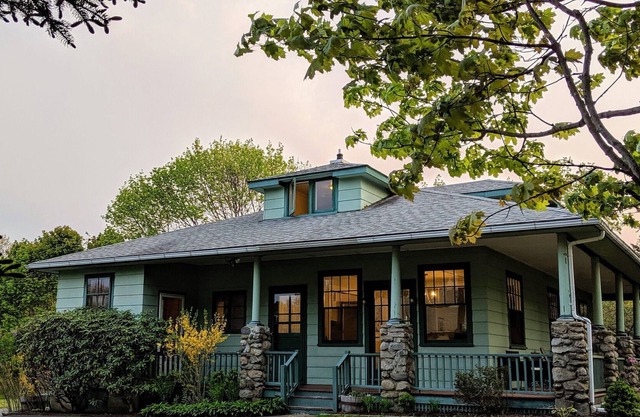 Bar Harbor Craftsman Bungalow Just Steps to Island Explorer