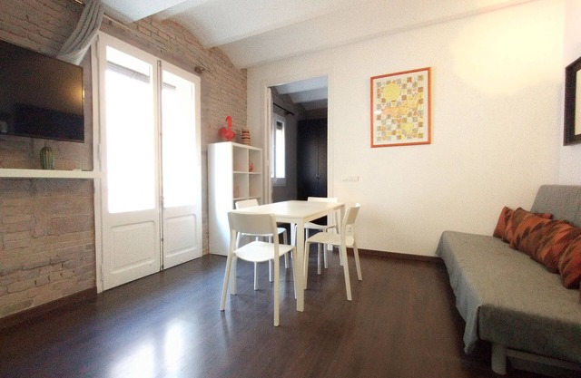 Barceloneta Apartment With Balcony