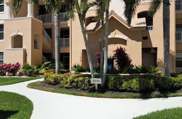 Barefoot Bungalow Retreat. Pool and golf included