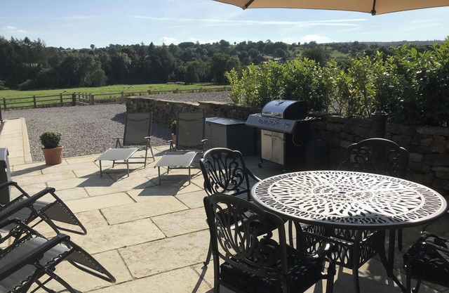 Barn Conversion - Sleeps 4 - Pet friendly - Garden