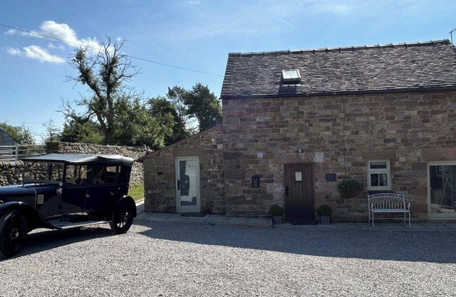 Barn Conversion - Sleeps 4 - Pet friendly - Garden