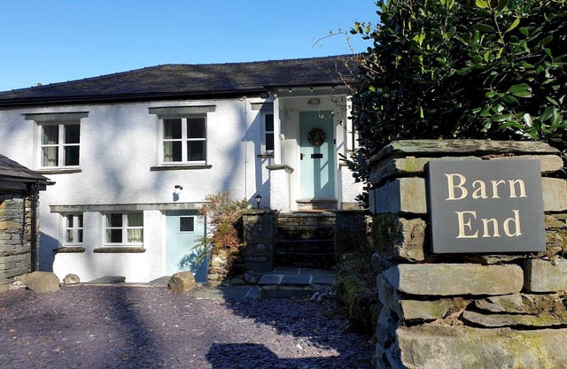 Barn End - Three Bedroom House, Sleeps 6