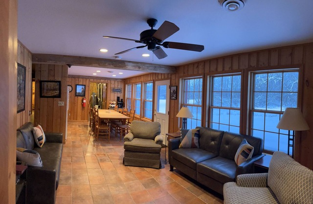 Barn Haven: Group Adventure Retreat near Devil's Lake State Park!