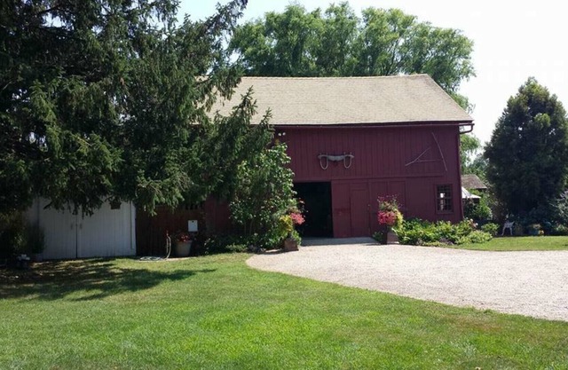 Barn Luxury Living in Town Center Near Public Golf Course