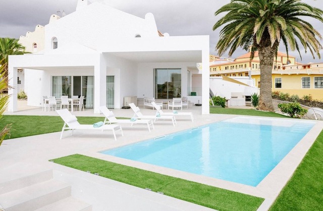 Barranco del Mar: 4BR- heated pool.