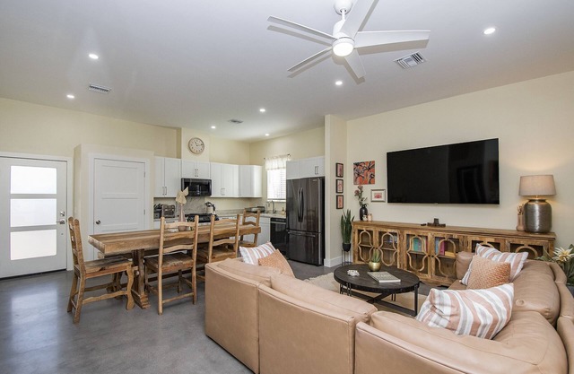 Barrio Star-New modern home minutes to Downtown Tucson