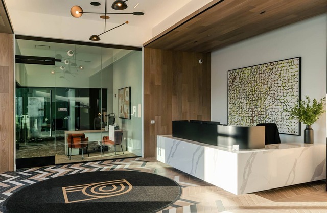 Barsala l Modern studio, fitness center & kitchen