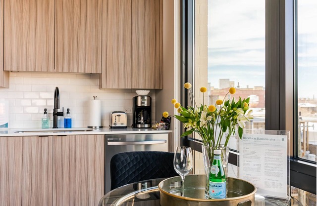 Barsala l Spacious, bright 1BD w/ Fitness Center