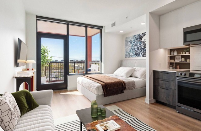Barsala l The Bridge District Gem: Charming 1BD in DC