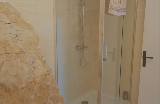 Bas de villa near Calanques de Cassis in quiet subdivision