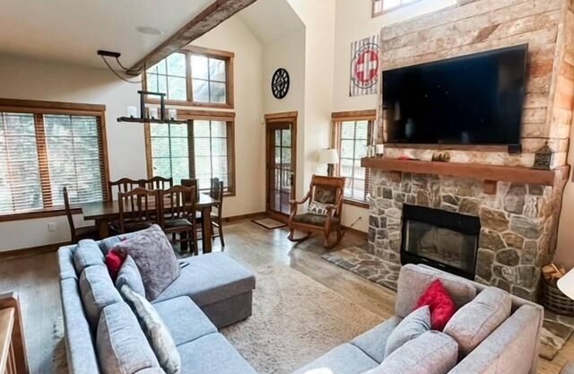 BaseCamp Townhome - Splendid Townhome |Wood Fireplace and Ski In/Out
