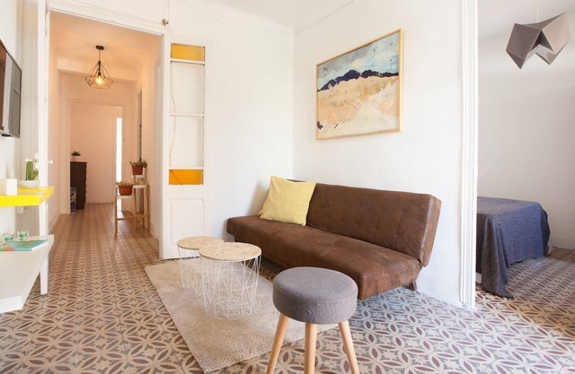 Basic well-located Sagrada Familia Apt SF5