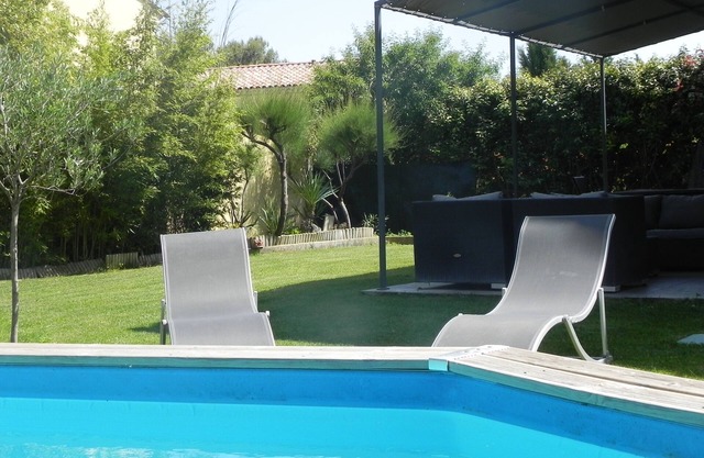 Bastide 120m², secure residence, 3 bedrooms (sleeps 6), 1 bathroom, above-ground pool