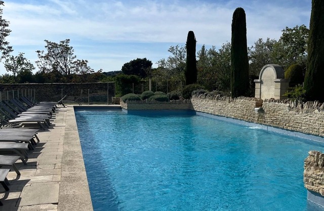 Bastidon in Gordes with swimming pool and terrace