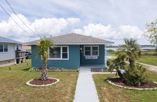 Bay Breeze Retreat with Calico Bay Views