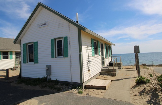 Bay Front Days Cottage #12 (2254)