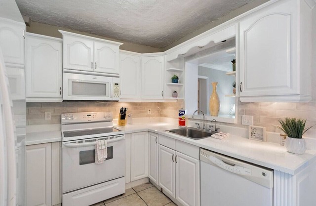 Bay Pines Hideaway 4 BD|3 BA with Pool