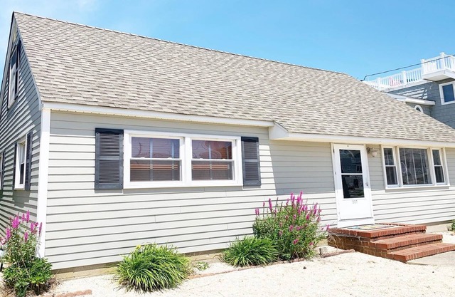 BAY SIDE CAPE IN DESIRABLE SURF CITY (LBI) - 4 BEDROOM – 2 BATH WITH PRIVATE.