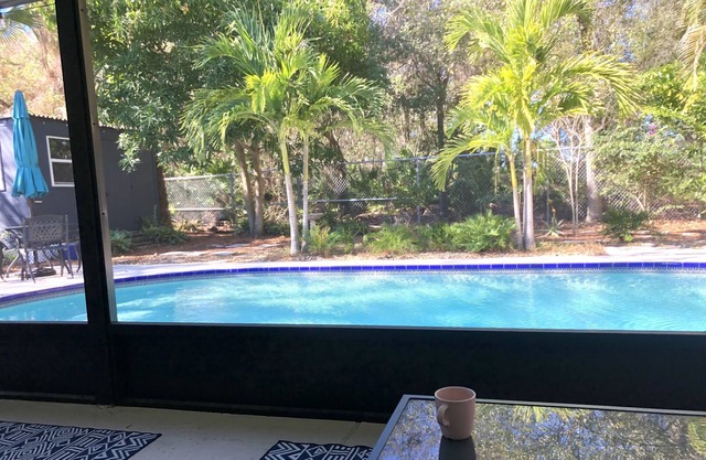Bay to Shore 3/2 Peaceful Family Pool House