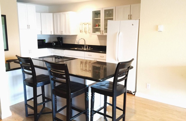 Bay View Condo - Step out onto Fanuel Park and Bay w/Parking