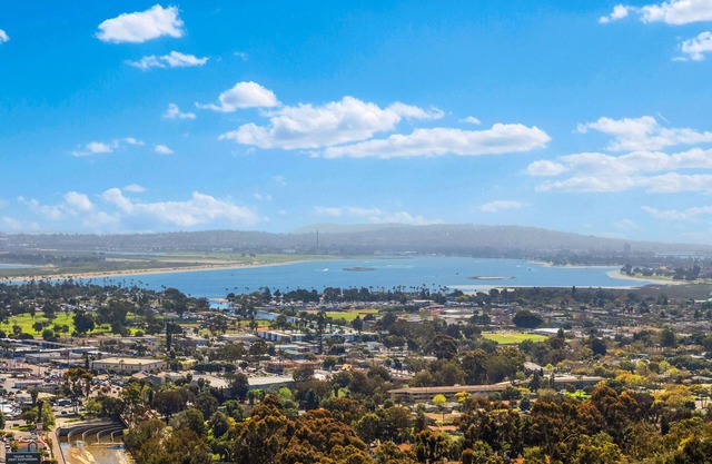 Bay Views, Movie Theater, Fire Pit & Kids Room!