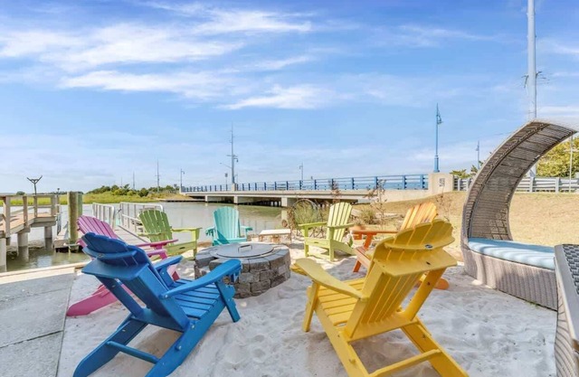 BayDream: Stylish Bay Front Escape with Fire Pit