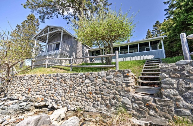 Bayfront Hancock Cottage w/Beach Access & Views!