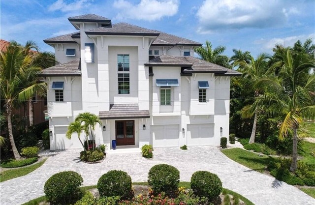 Bayfront Luxury Estate – 5BR, Heated Pool, Spa, Gulf Access & Walk to Beach